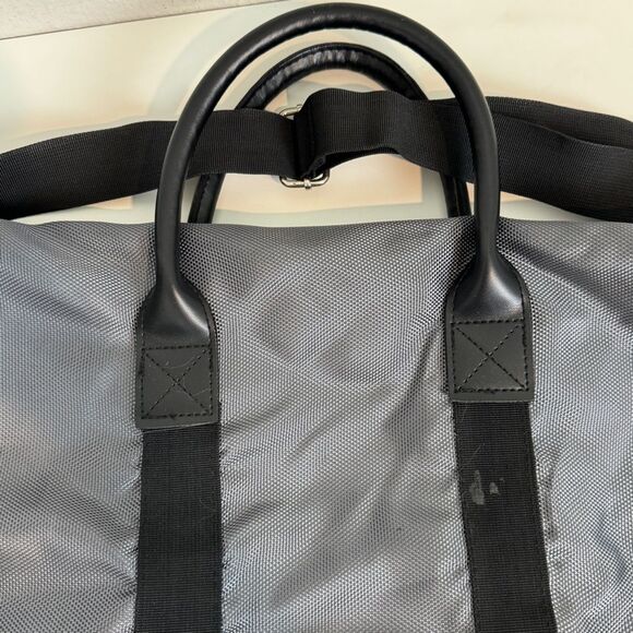 Kenneth Cole Grey Nylon Duffle Bag Shoulder Strap - Picture 6 of 9